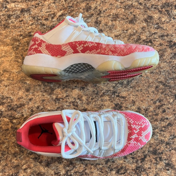 EUC Jordan 11 Low Pink Snakeskin 2013 Release Sneakers Size 8.5 - Picture 4 of 14